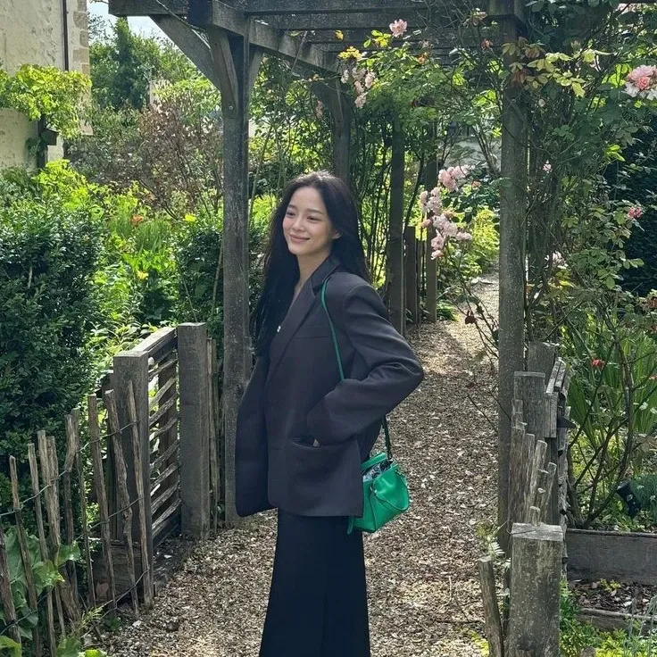 Behind-the-scenes cut of Kim Sejeong