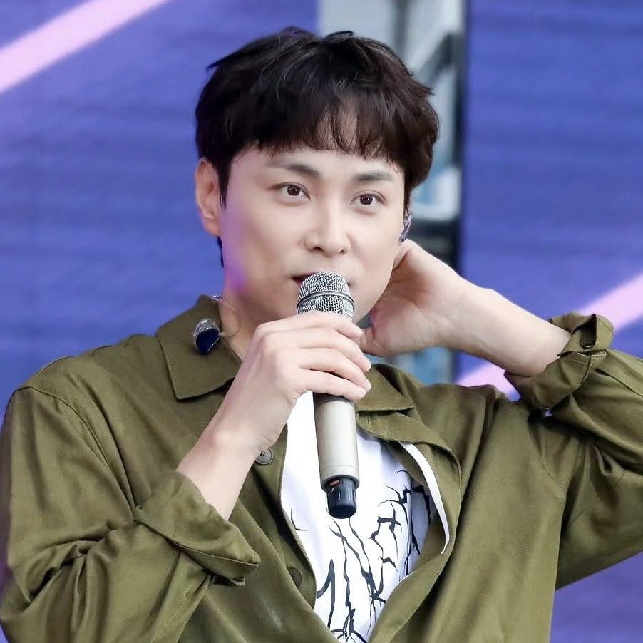 Recent activity shot of Min Kyunghoon