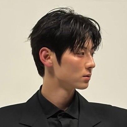 A moment captured by a fan of Hwang Minhyun