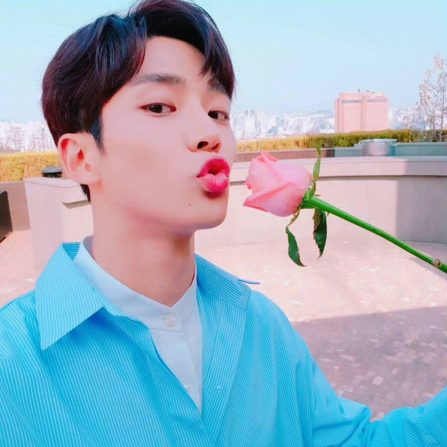 로운의 최신 사진