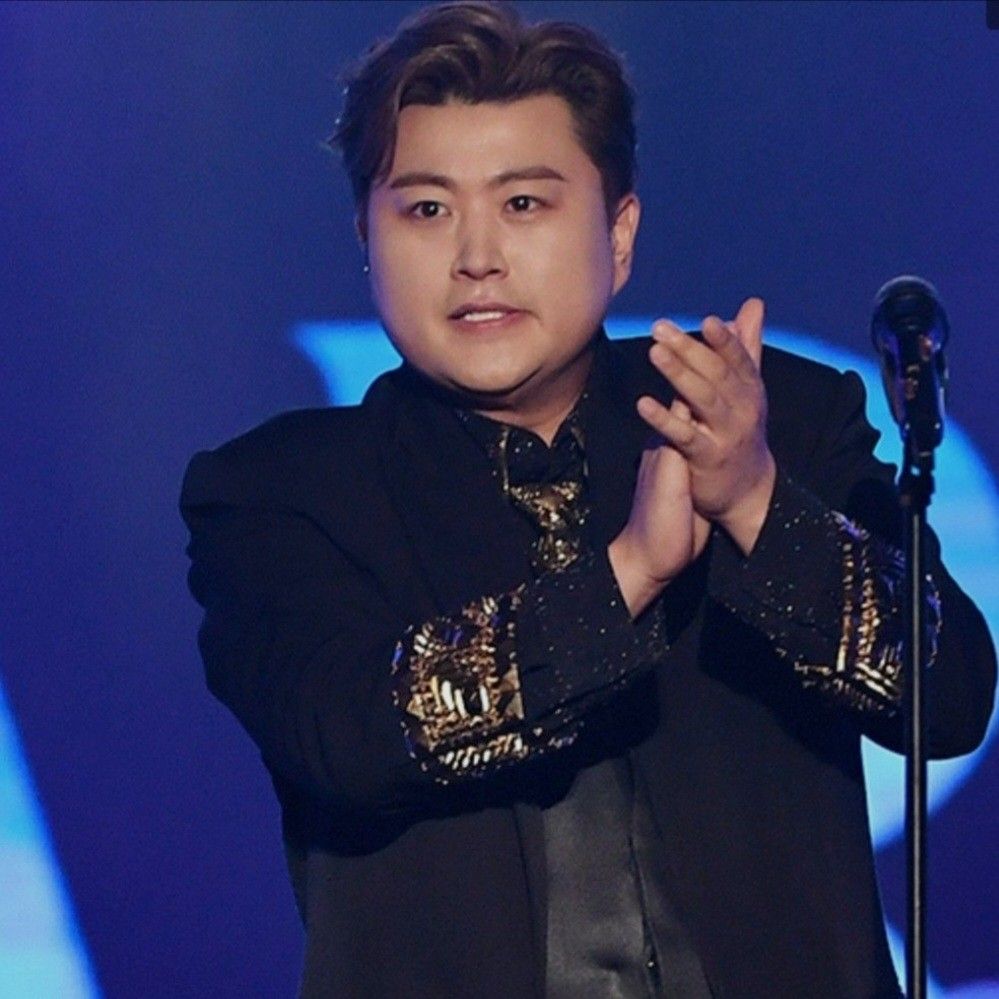 粉丝拍下的金浩中瞬间