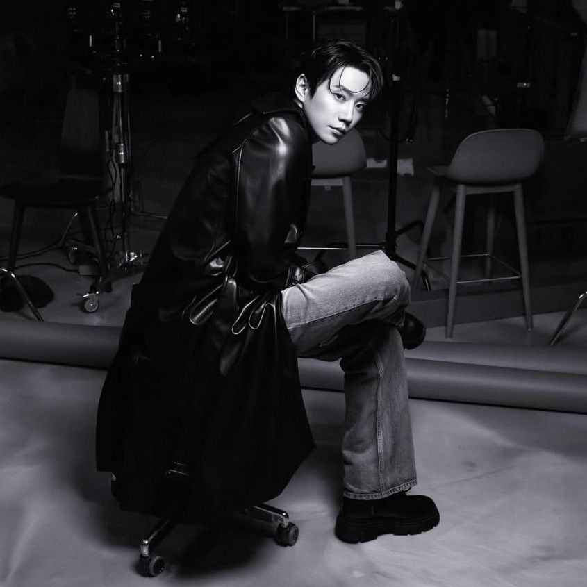 Behind-the-scenes cut of Lee Junyoung