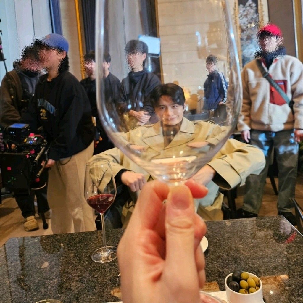 Behind-the-scenes cut of Kim Seonho