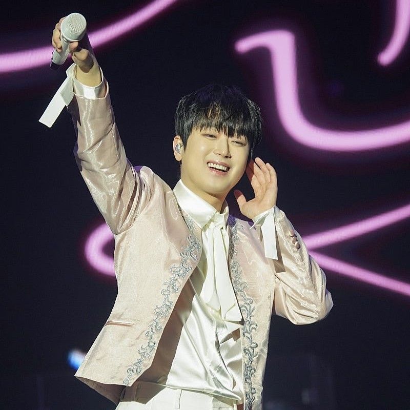 李灿元的最新照片