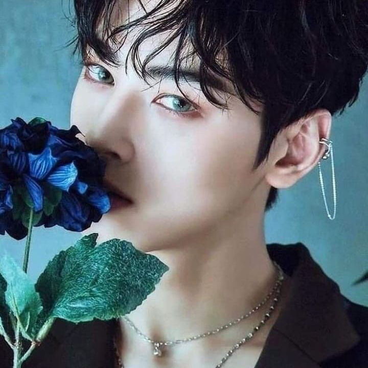 A moment captured by a fan of Cha Eunwoo