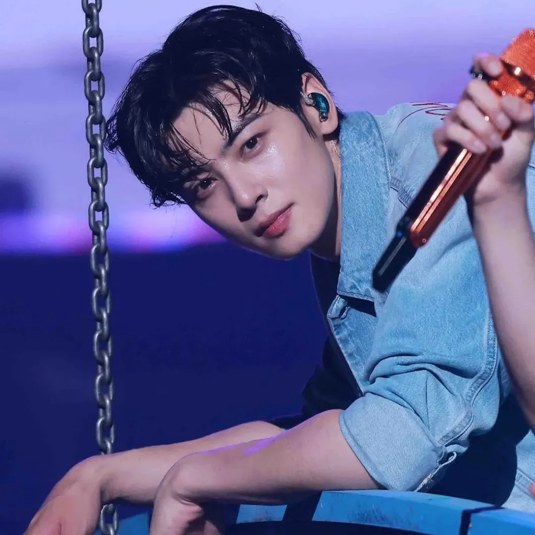 Latest photo of Cha Eunwoo