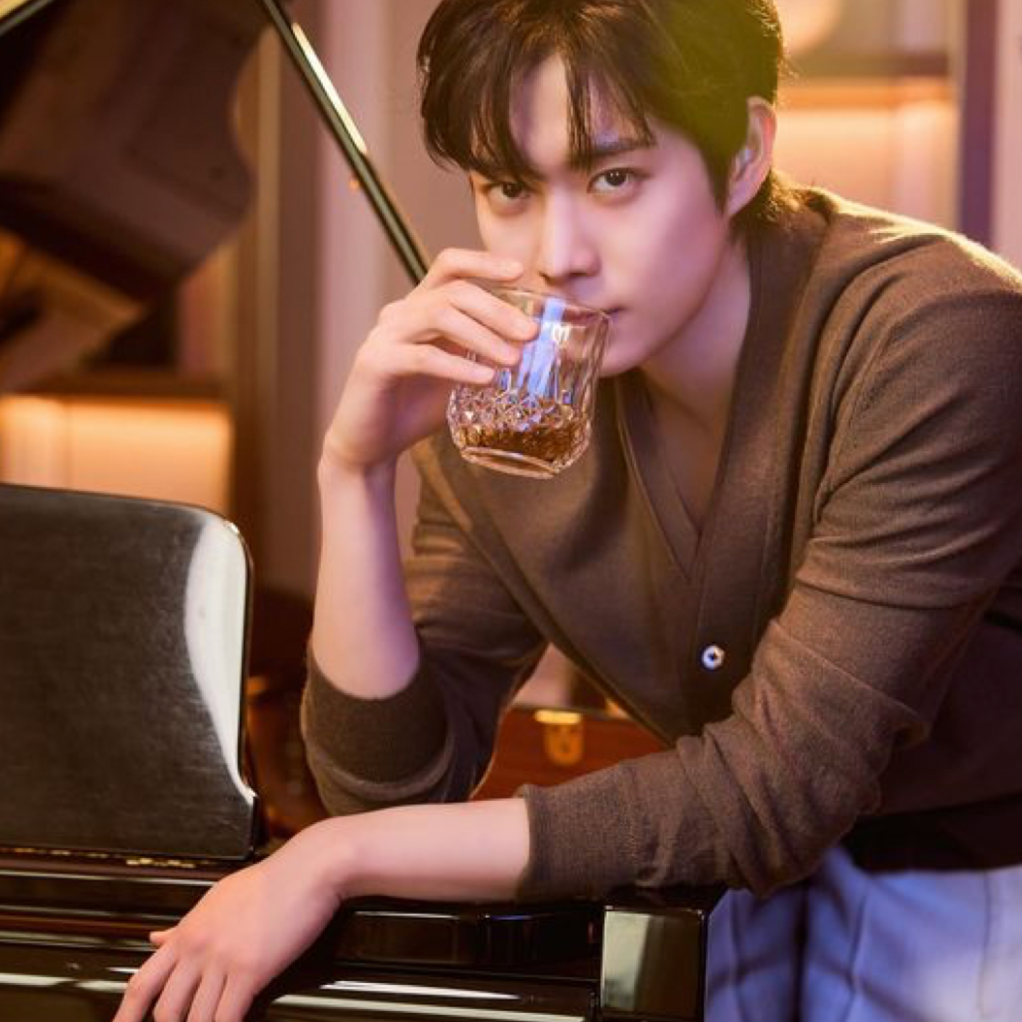 A moment captured by a fan of Kim Youngdae