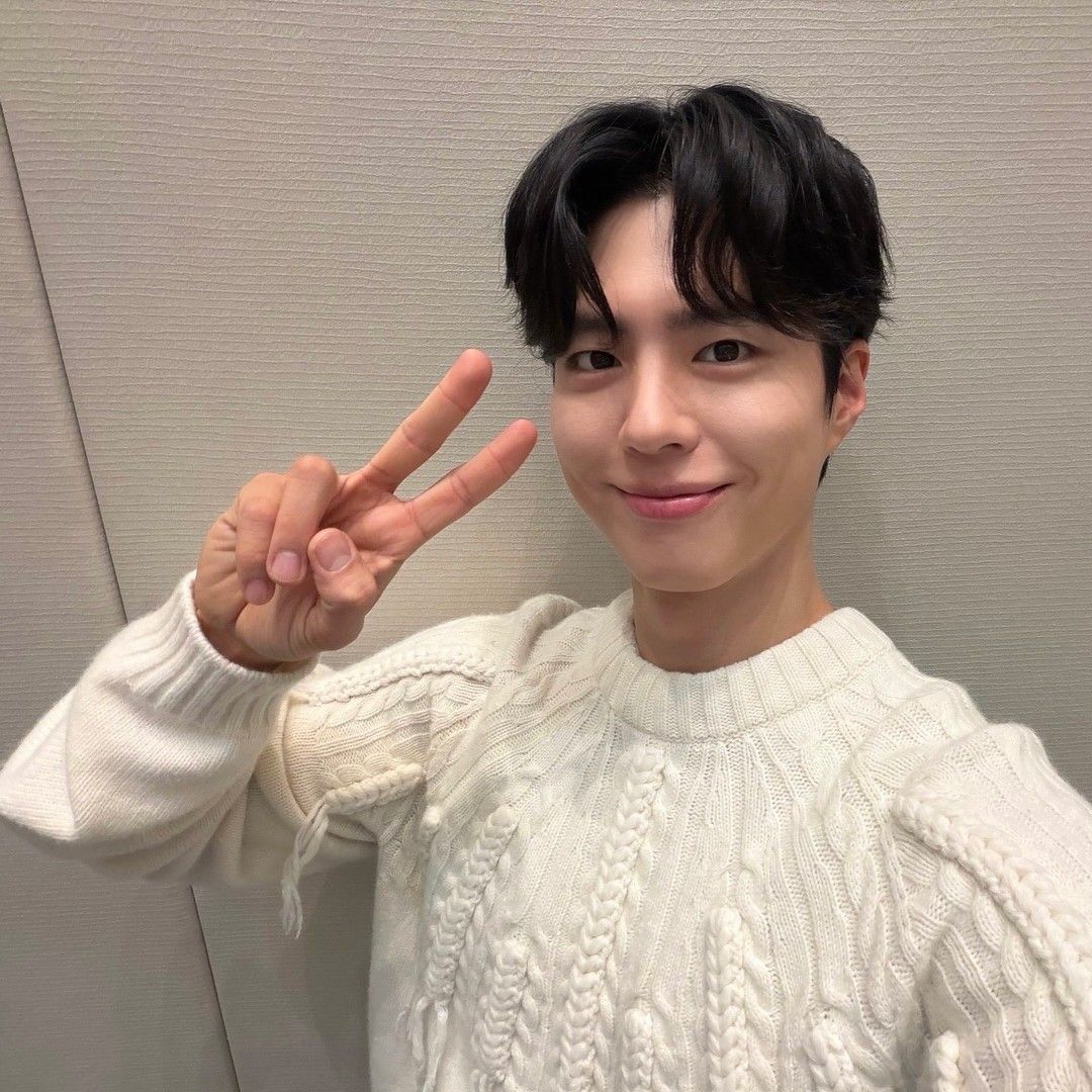 Behind-the-scenes cut of Park Bogum