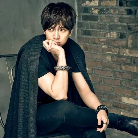 Latest photo of Lee Seunggi