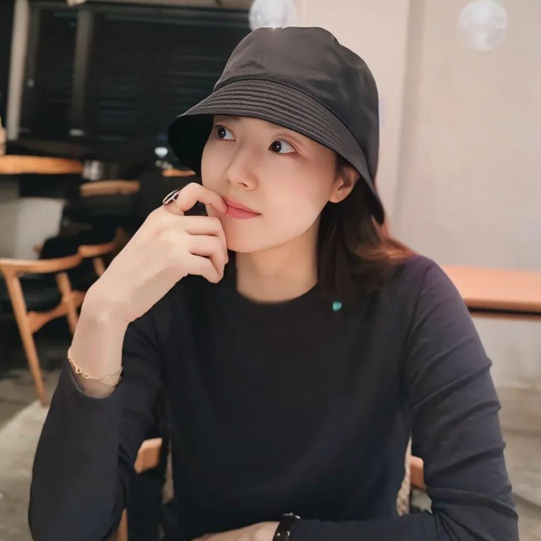 Cuplikan di balik layar dari Moon Chaewon