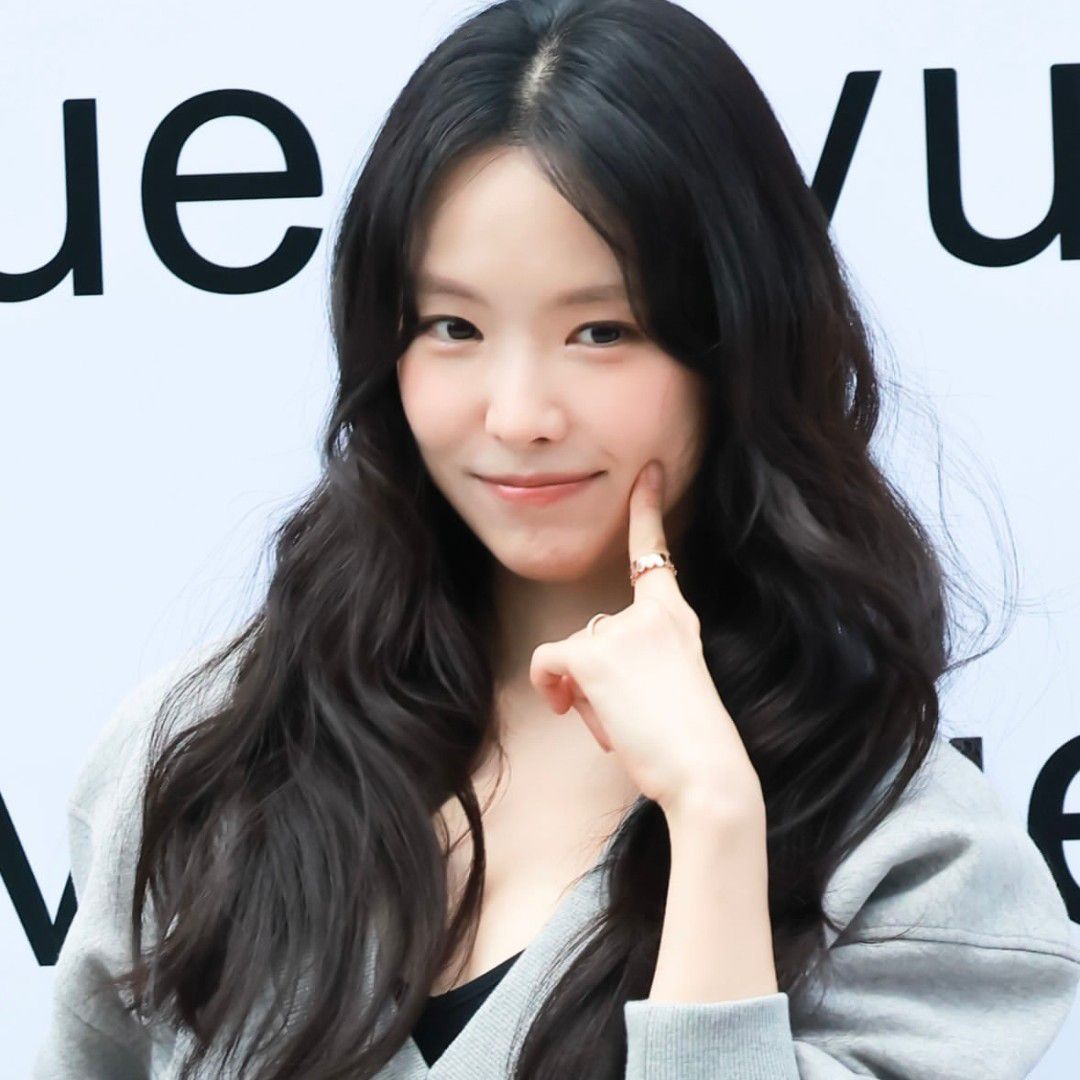 Recent activity shot of Son Naeun