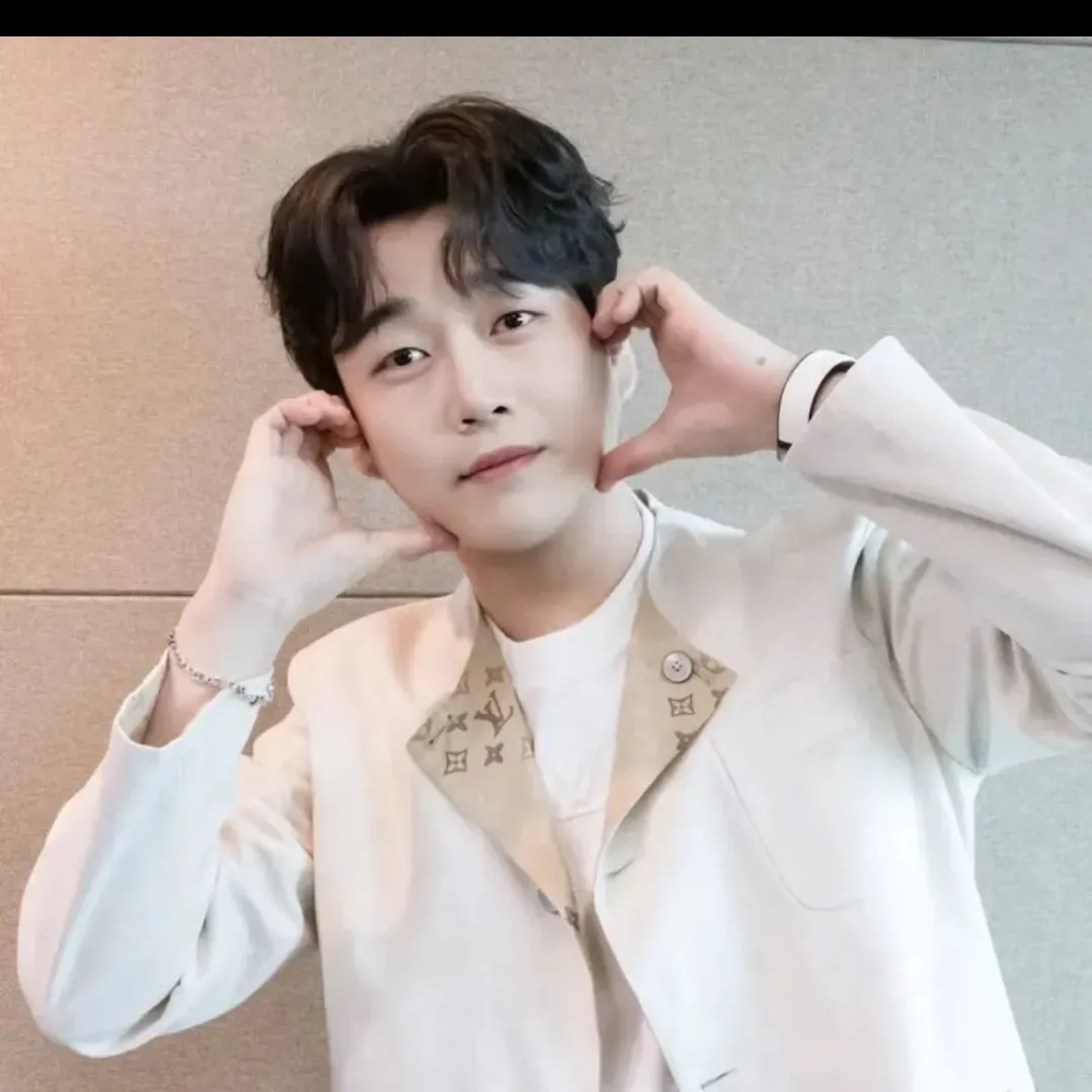 Latest photo of Hwang Youngwoong