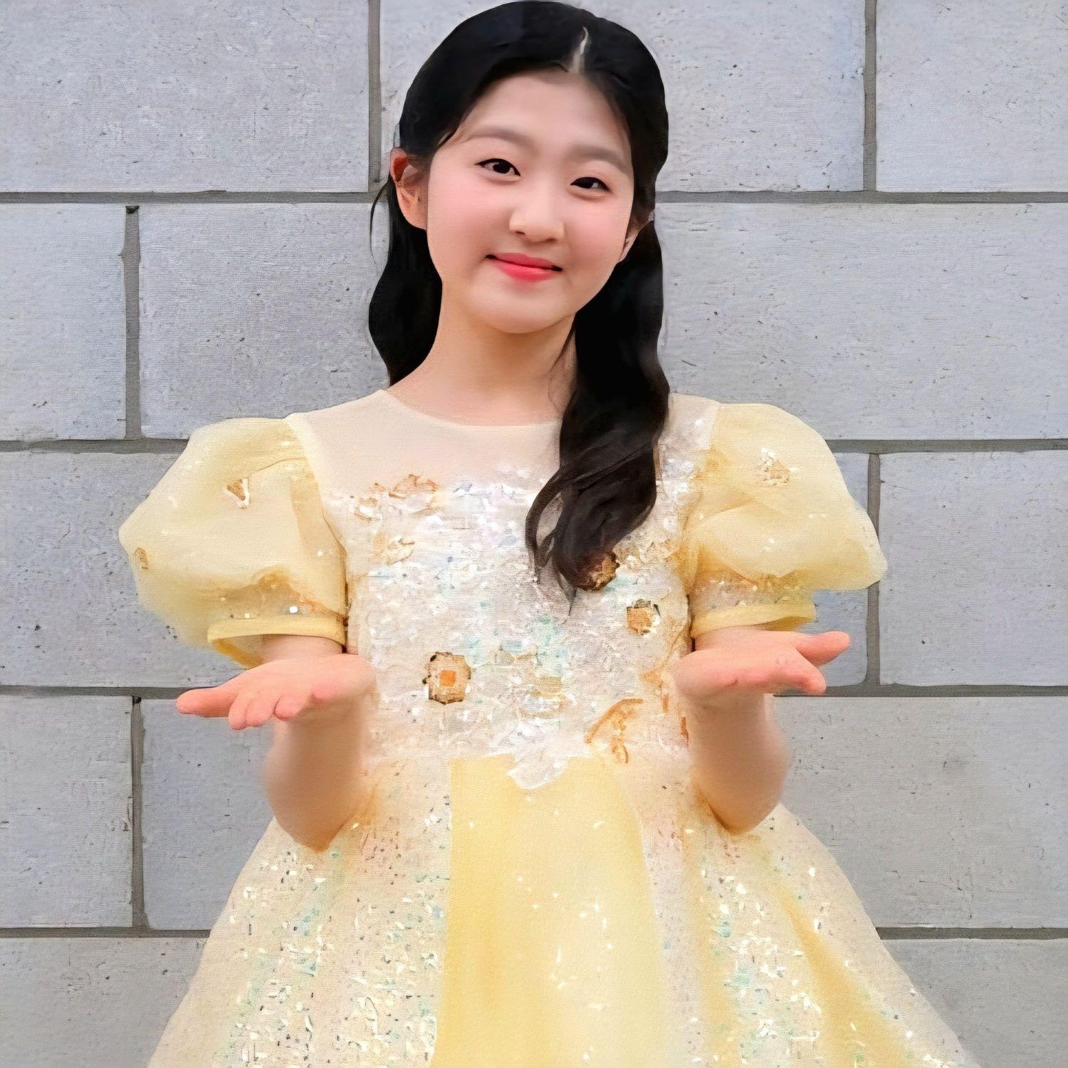 A moment captured by a fan of Yoon Yoonseo