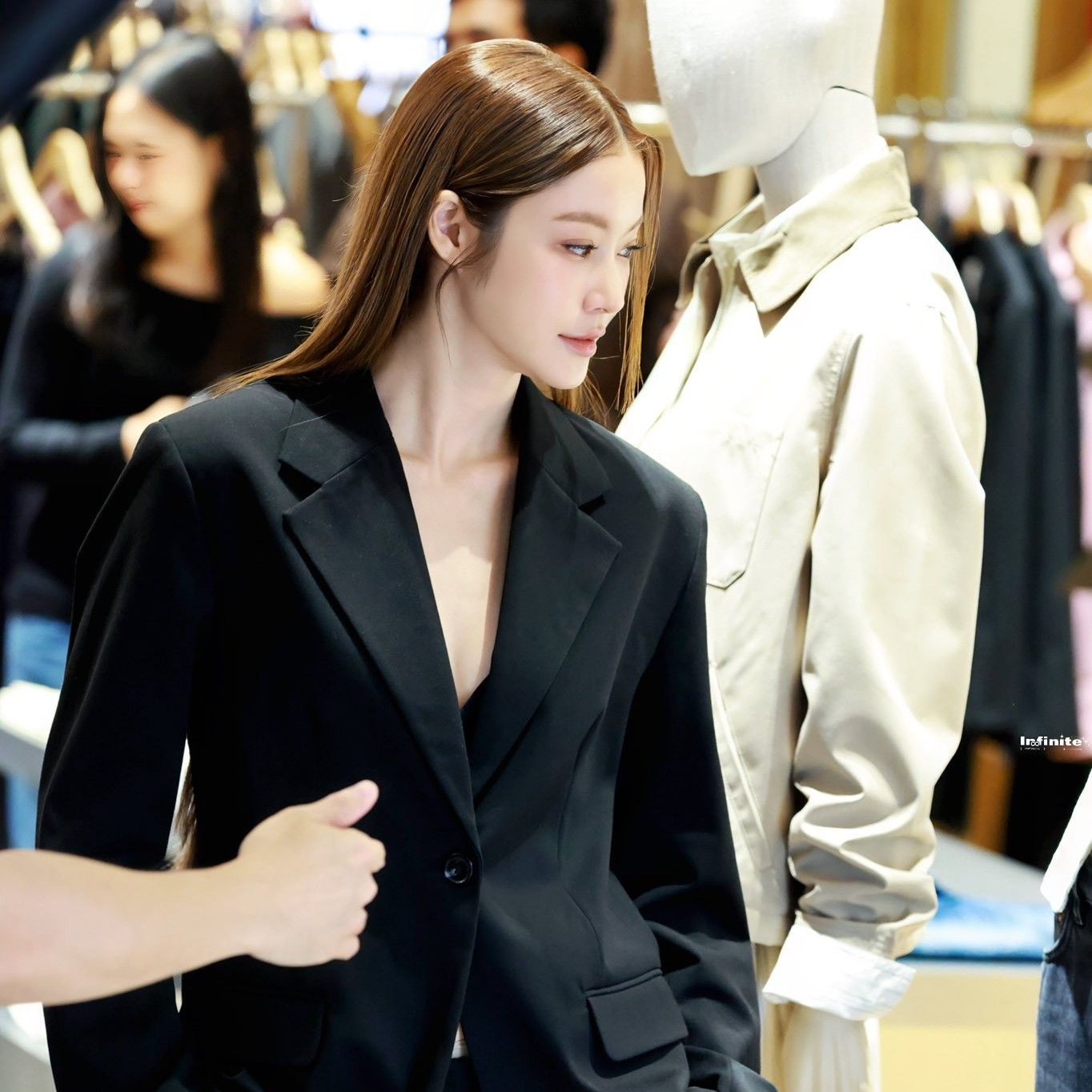 A moment captured by a fan of Namtan Tipnaree Weerawatnodom