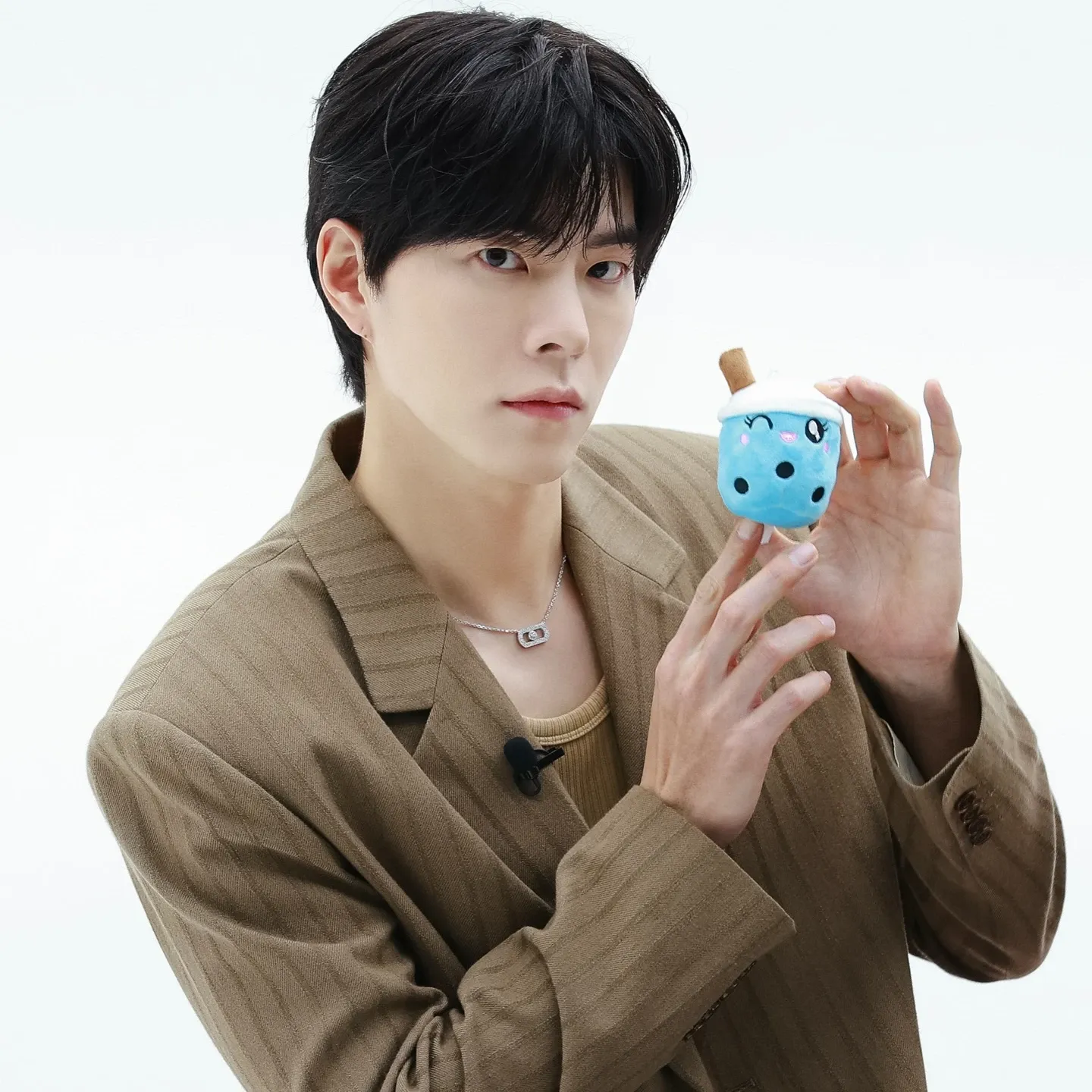 Behind-the-scenes cut of Hong Jonghyun