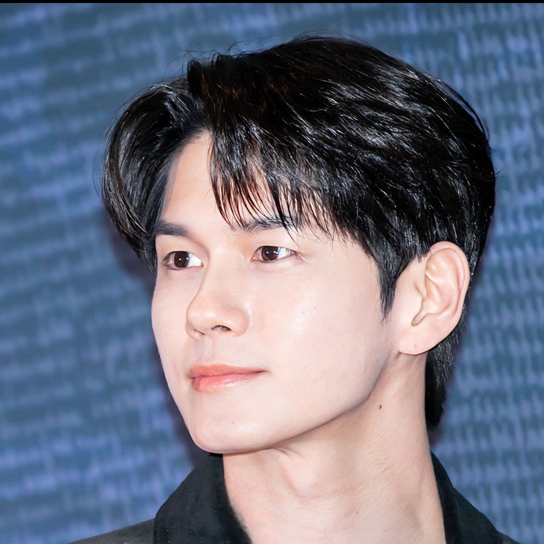 粉丝拍下的邕圣祐瞬间