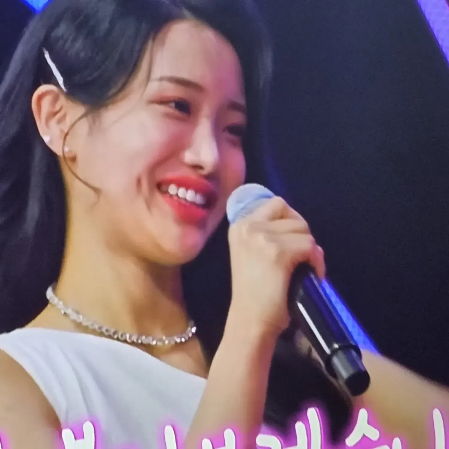Behind-the-scenes cut of Kim Soyeon (2004)
