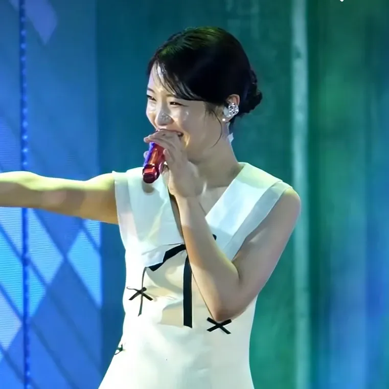 Behind-the-scenes cut of Kim Soyeon (2004)