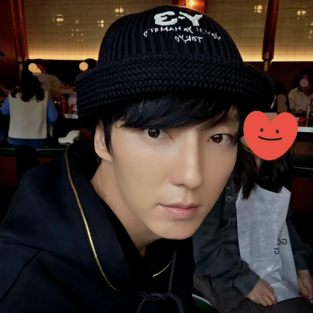 A moment captured by a fan of Lee Joongi