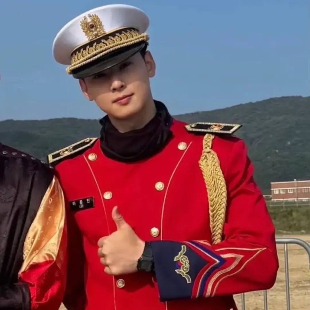 A moment captured by a fan of Cha Eunwoo