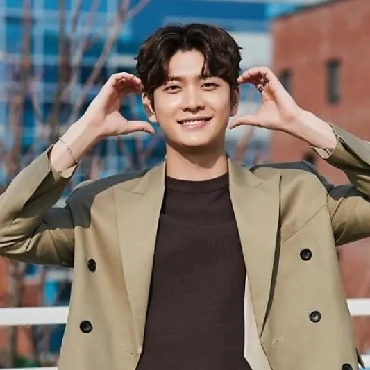 A moment captured by a fan of Kang Taeoh