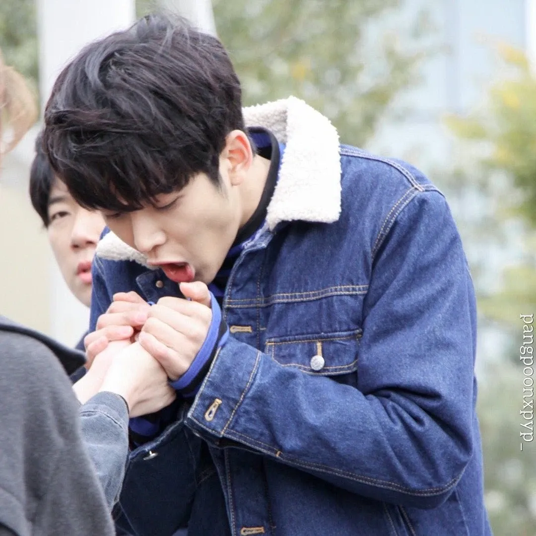 Momen yang diabadikan oleh penggemar Rowoon