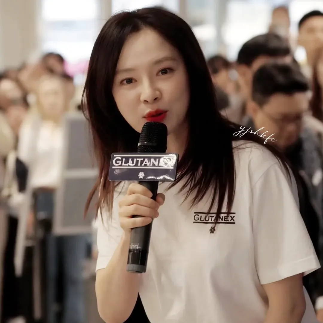 Momen yang diabadikan oleh penggemar Song Jihyo