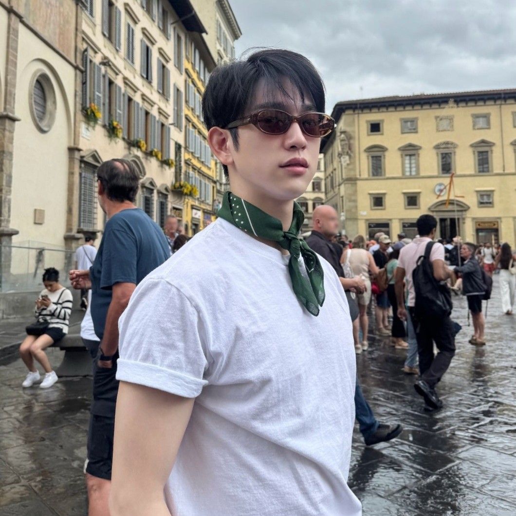 Foto kegiatan terbaru dari Park Jinyoung