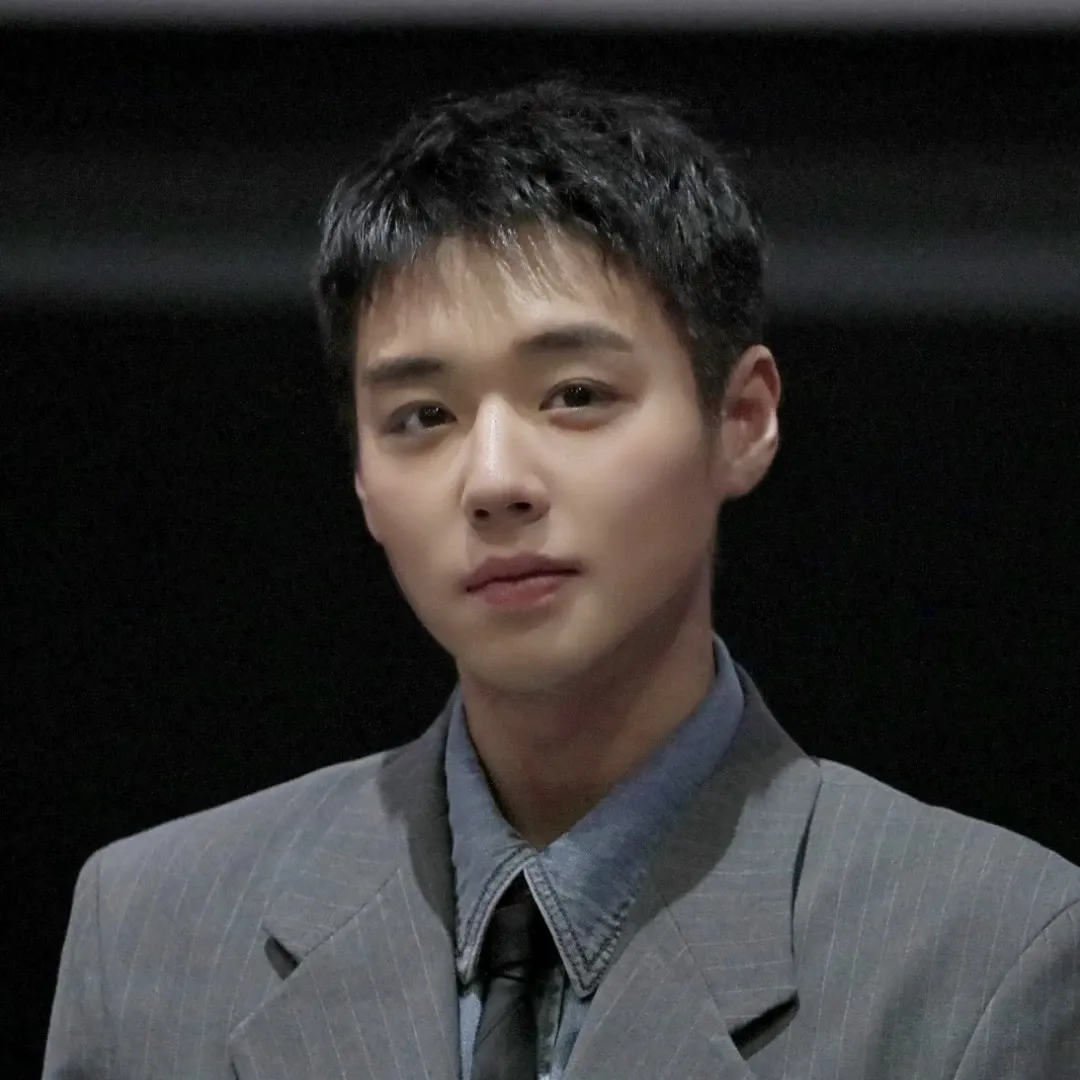 Foto terbaru dari Park Jihoon