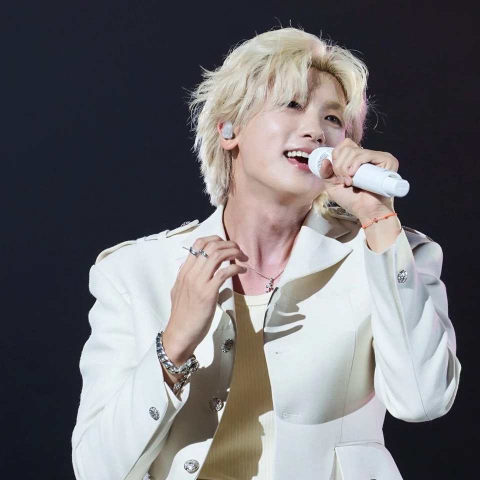 A moment captured by a fan of Park Hyungsik