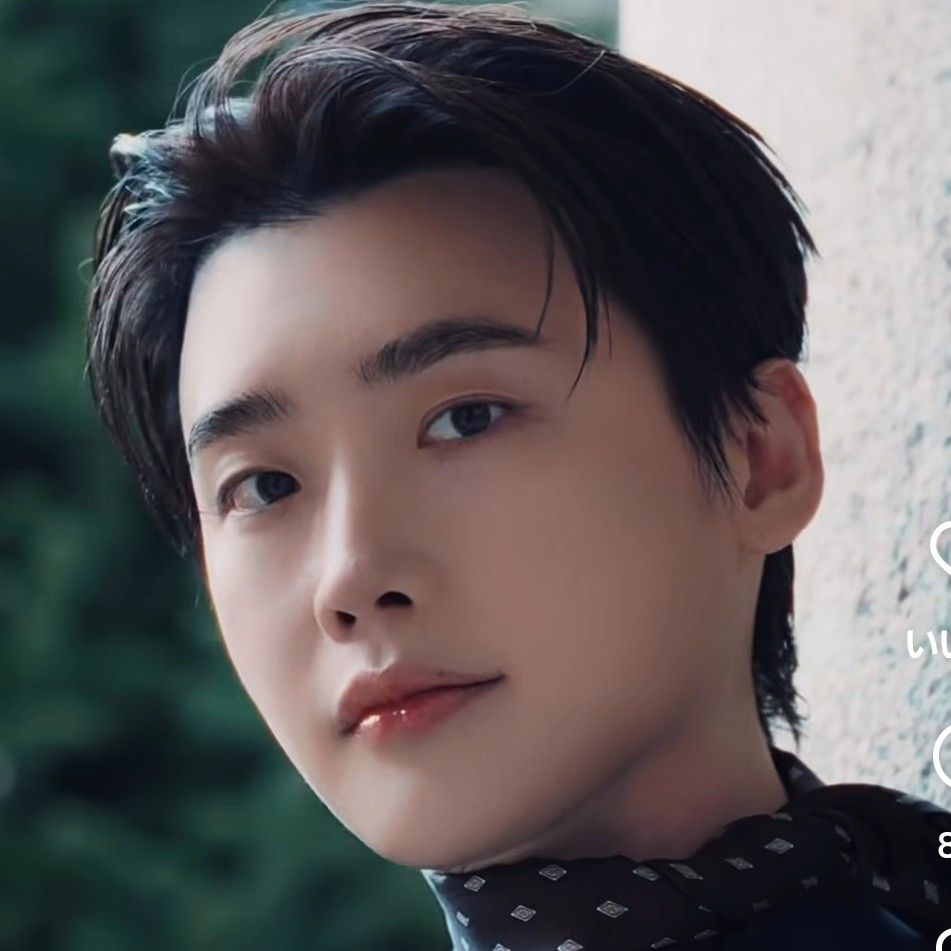 A moment captured by a fan of Lee Jongsuk