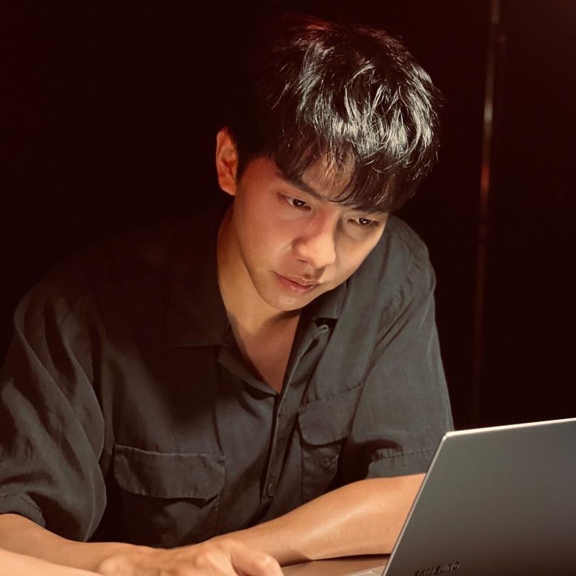 Cuplikan di balik layar dari Lee Seunggi