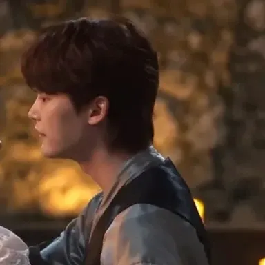A moment captured by a fan of Lee Jongsuk