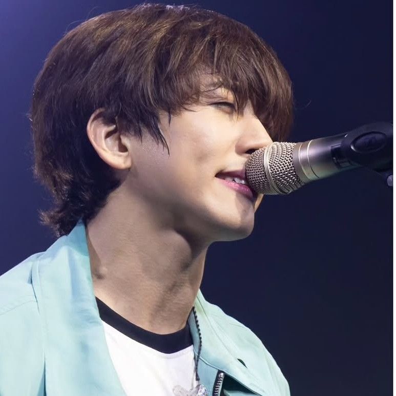 イ・スンユンの最近の活動ショット