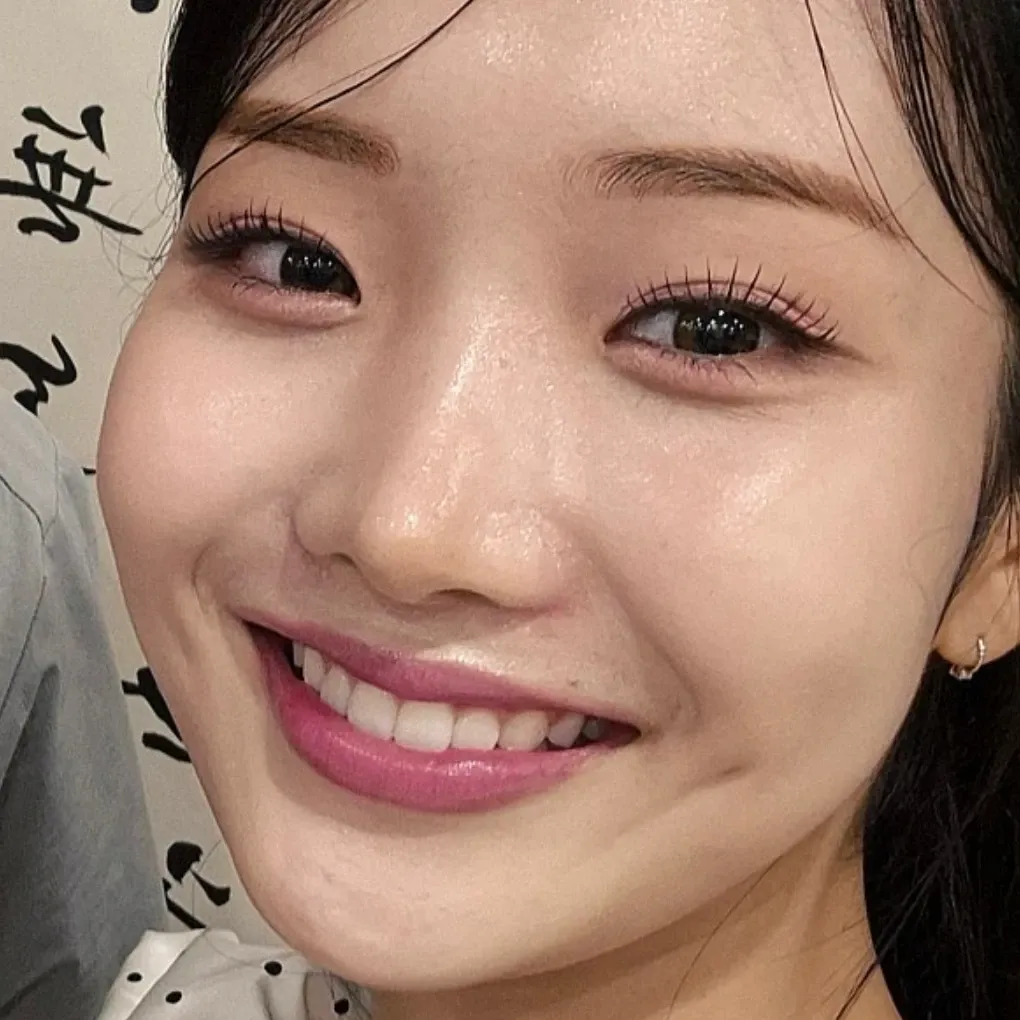 Behind-the-scenes cut of Kim Soyeon (2004)