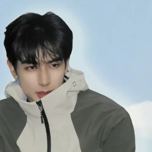 Latest photo of Song WeiLong
