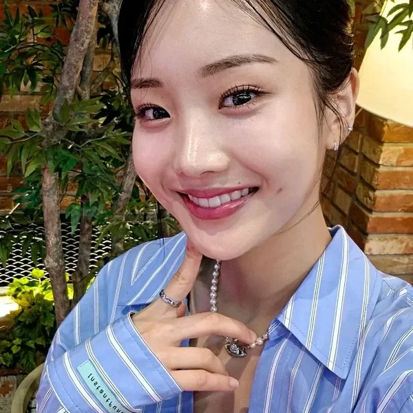 今天在Choeaedol Celeb中最閃耀的Kim Soyeon (2004)代表照片