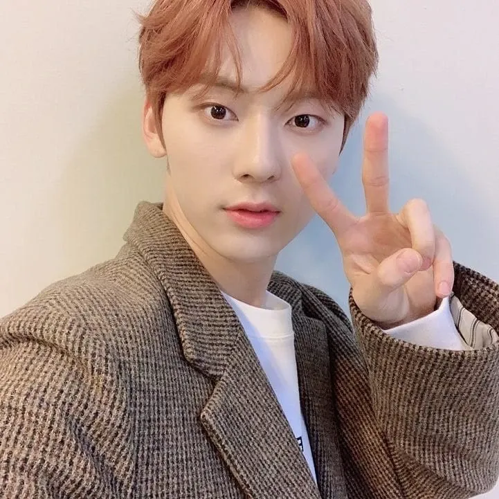 Behind-the-scenes cut of Hwang Minhyun
