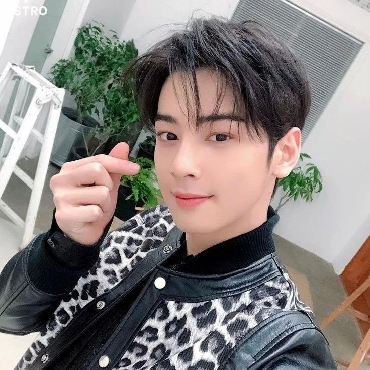 Latest photo of Cha Eunwoo