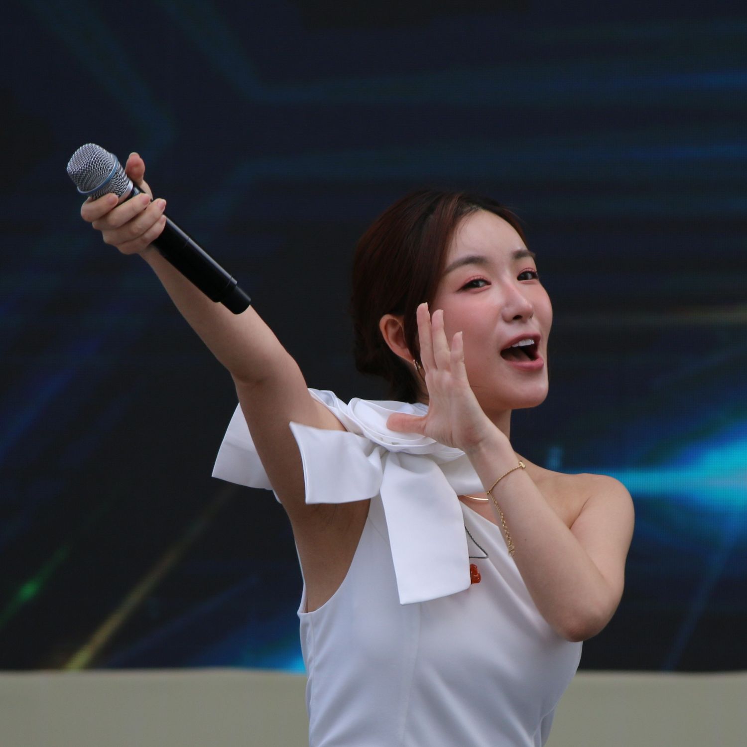 Behind-the-scenes cut of Ryu Wonjung