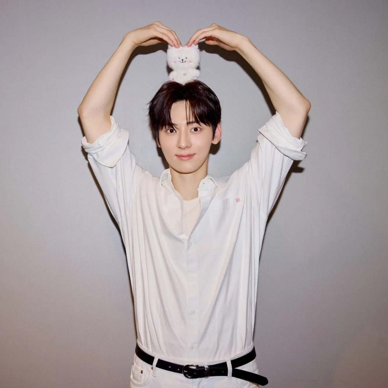 Behind-the-scenes cut of Hwang Minhyun