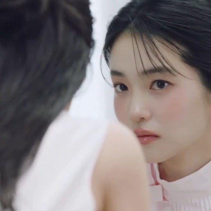 Behind-the-scenes cut of Kim Taeri