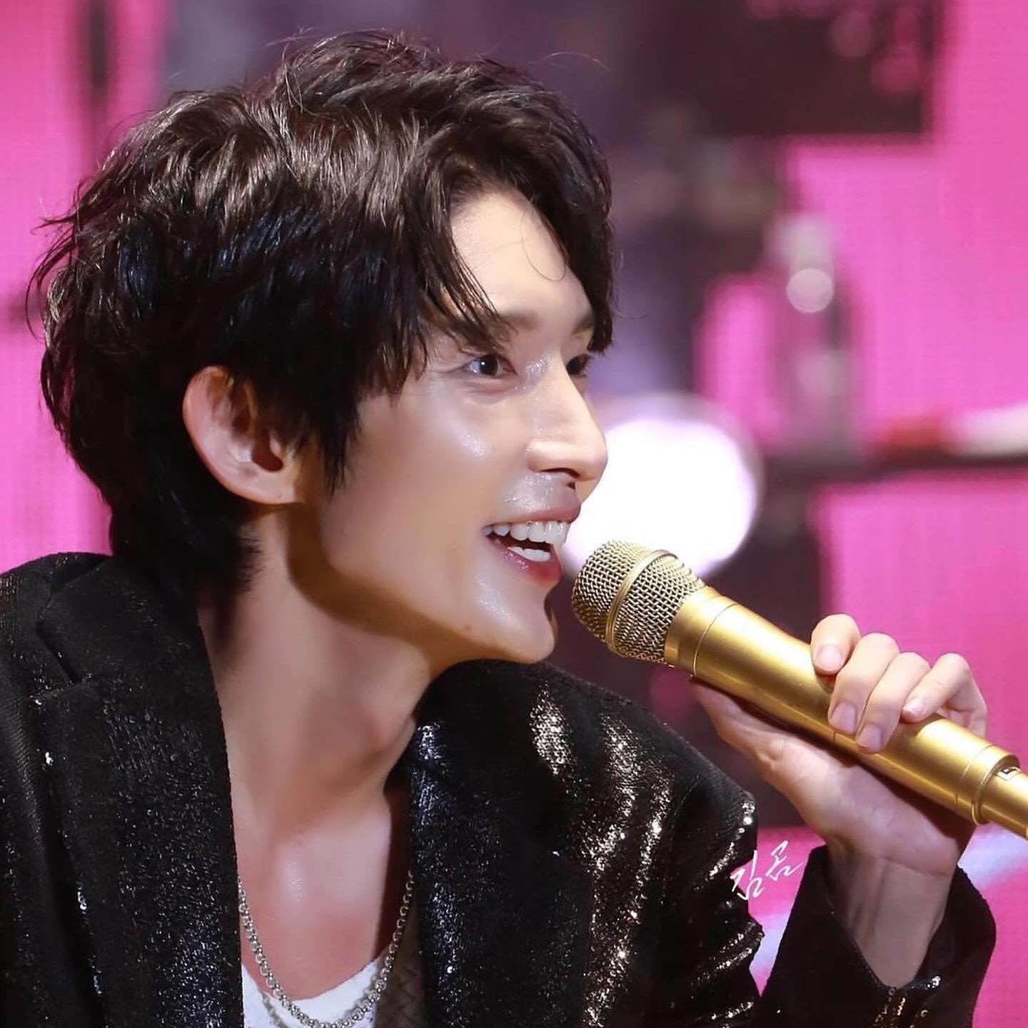 A moment captured by a fan of Lee Joongi