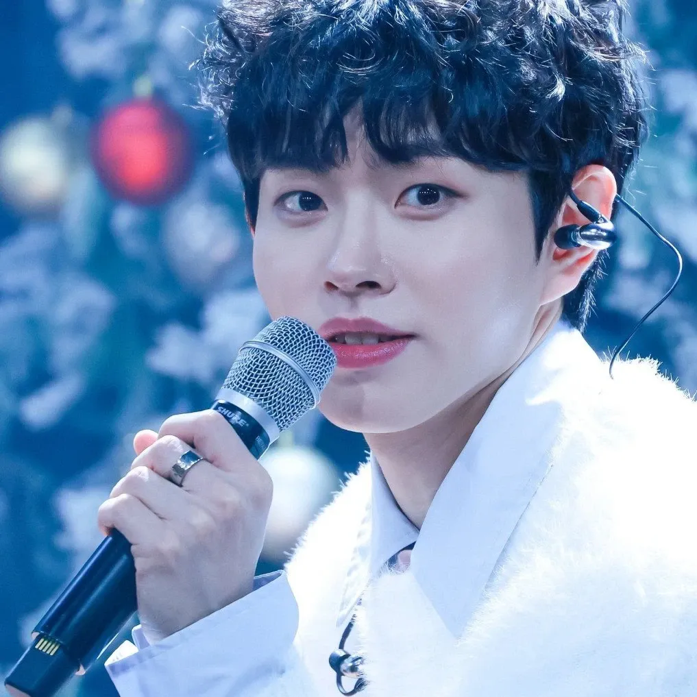 Behind-the-scenes cut of Lee Byeongchan