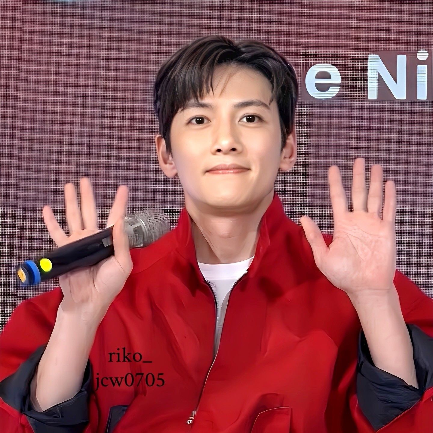 粉丝拍下的池昌旭瞬间