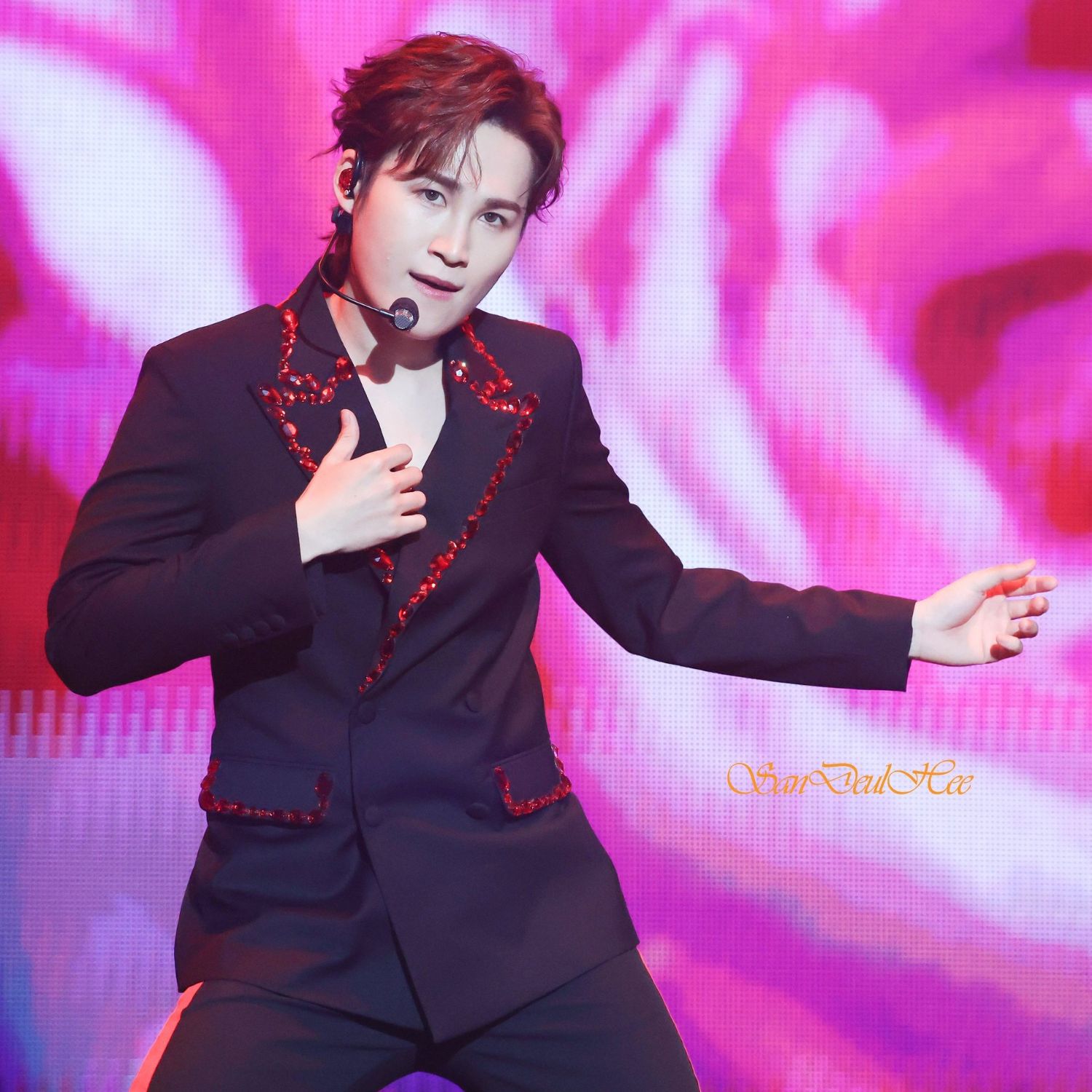 A moment captured by a fan of Kim Heejae