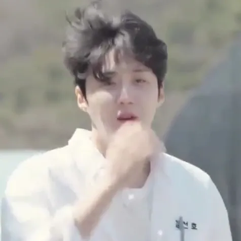 Behind-the-scenes cut of Kim Seonho