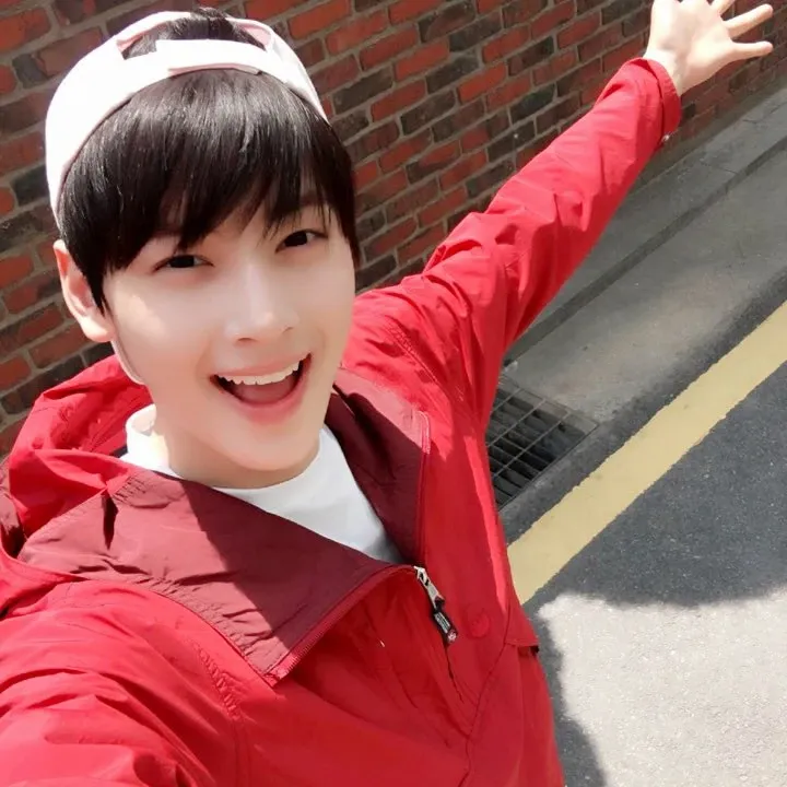 Latest photo of Cha Eunwoo