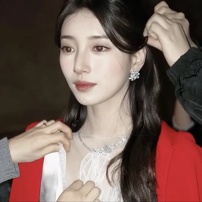 Recent activity shot of Bae Suzy