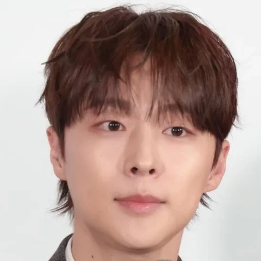 Behind-the-scenes cut of Bae Inhyuk